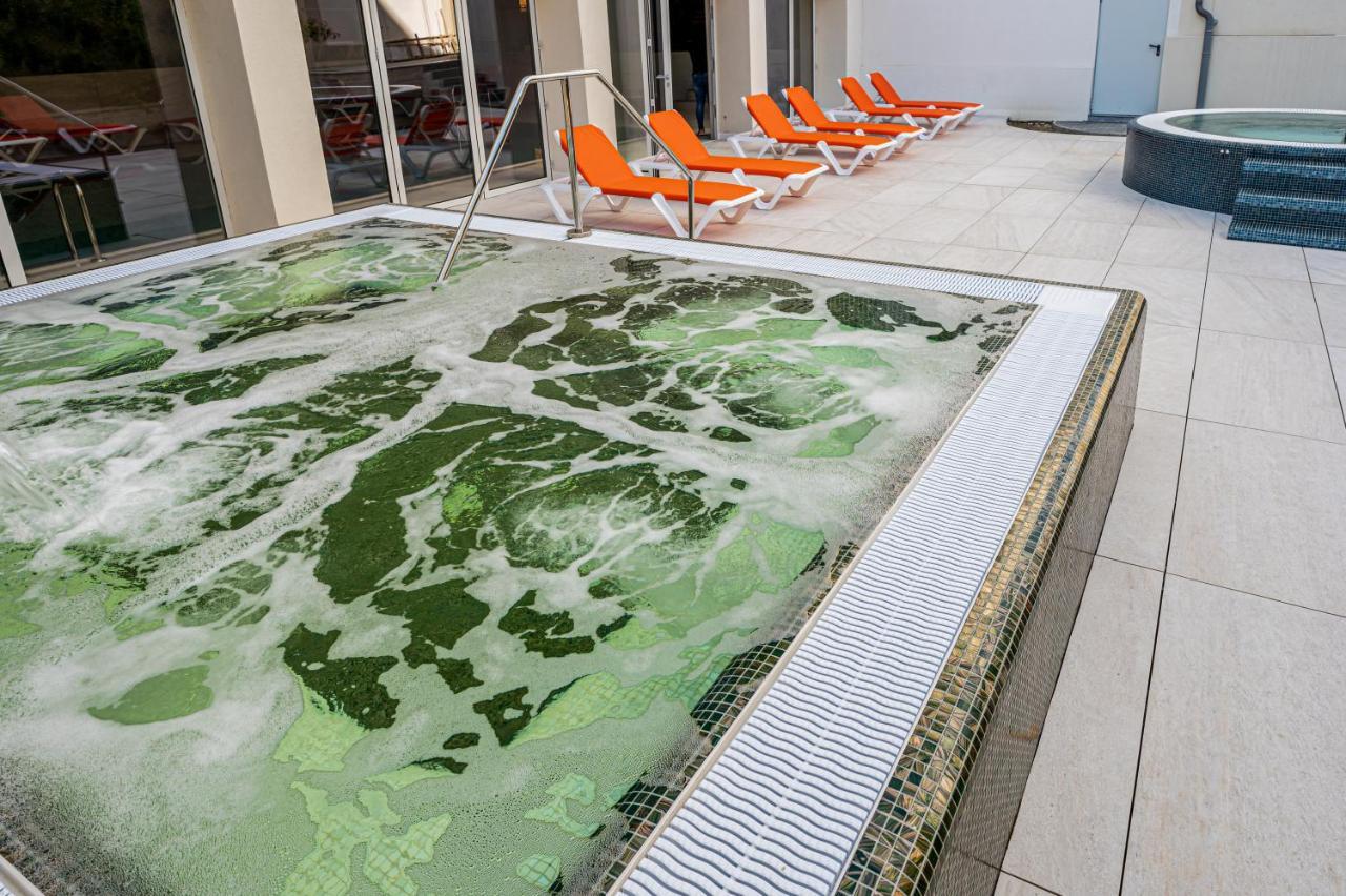 Hotel Carolin Calimanesti Exterior photo