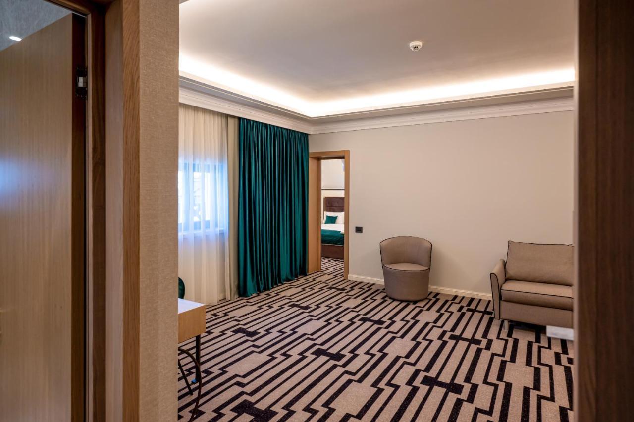 Hotel Carolin Calimanesti Exterior photo